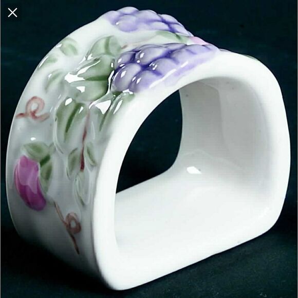 Pfaltzgraff napkin rings-set of four - Picture 2 of 5